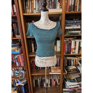 Heart hips green and white shirred bateau neck crop bodycon top sz small